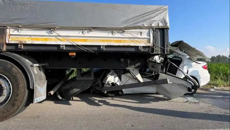 Sakarya'da Feci Kaza: Bir Can Hayatını Kaybetti, Yaralılar Var!