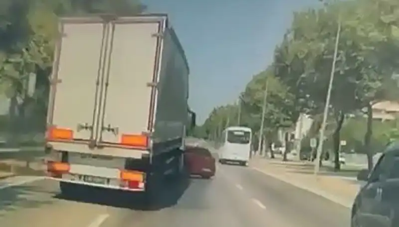 Bursa'da Kör Nokta Kazası: Ciddi Yaralanmalar ve Sonrası