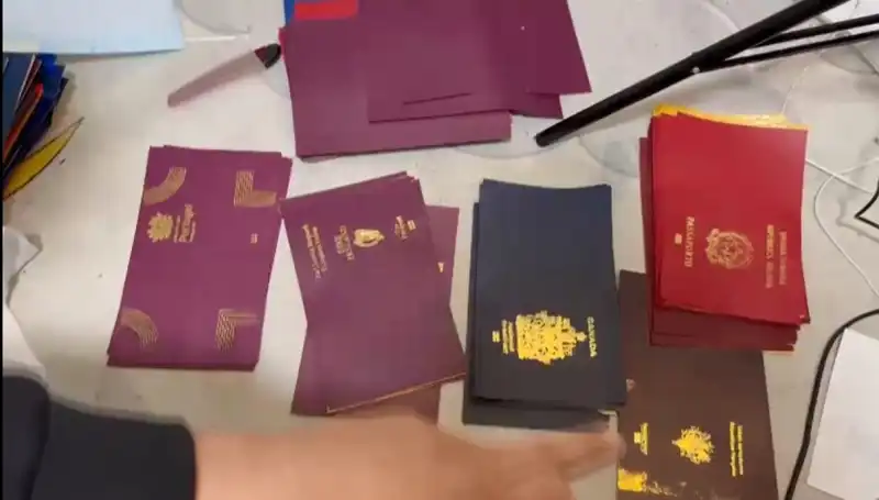 Sahte Kimlikler İçin Yapılan Dev Operasyon: 50 Kişi Gözaltında!