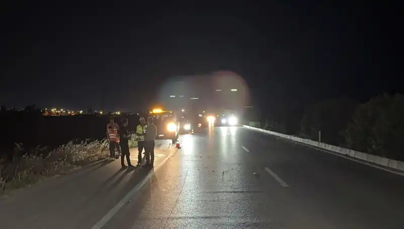 Adana'da Feci Zincirleme Trafik Kazası: Üç Araç Birbirine Girdi!