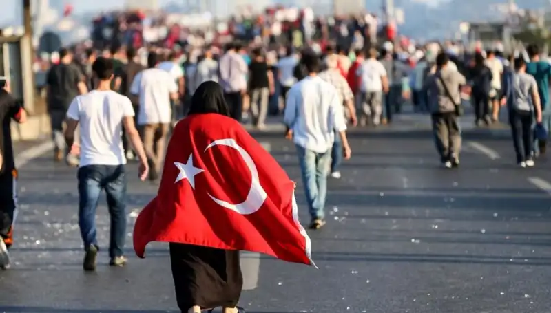 Kabine Üyeleri 15 Temmuz’u Anarken Demokrasi ve Milli Birlik Vurgusu Yaptı
