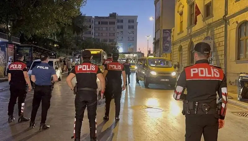 Megakentte Asayiş Operasyonu: 4 Saatte Yüzlerce Gözaltı Yapıldı