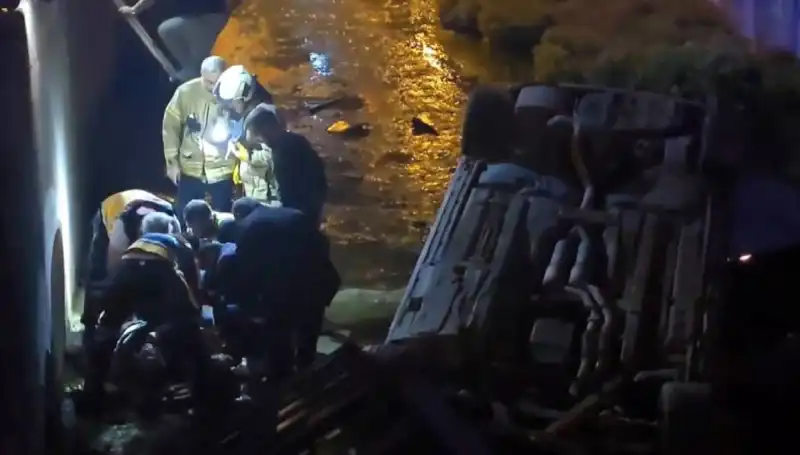 Yaralıyı İtfaiye Kurtardı: Sürücü Kaçarak Olay Yerinden Uzaklaştı