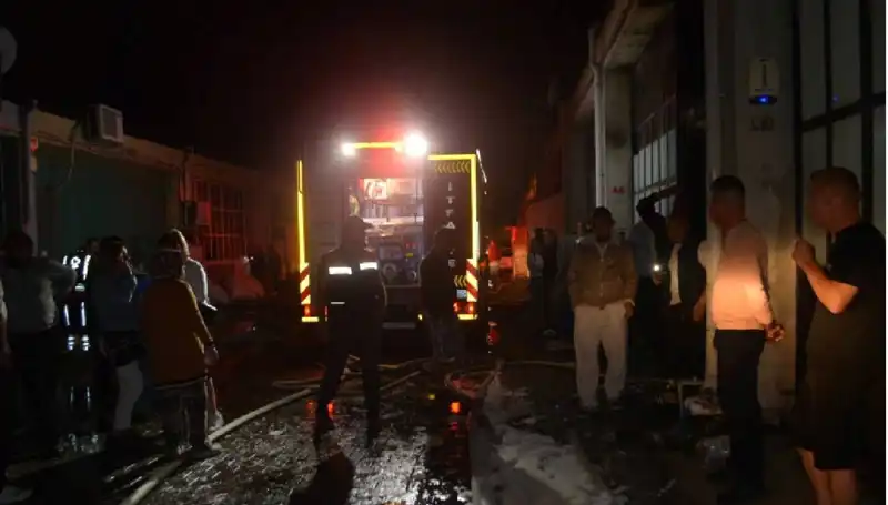 Gözlük Fabrikasında Patlayan Yangın: Dumanlar Arasında Ekipler Mücadele Etti!