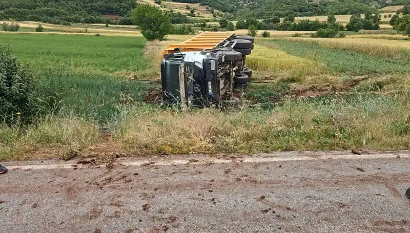 Tokat'ta Devrilen Kamyonun Şoförü Hayatını Kaybetti, Feci Kaza Ayrıntıları Ortaya Çıktı