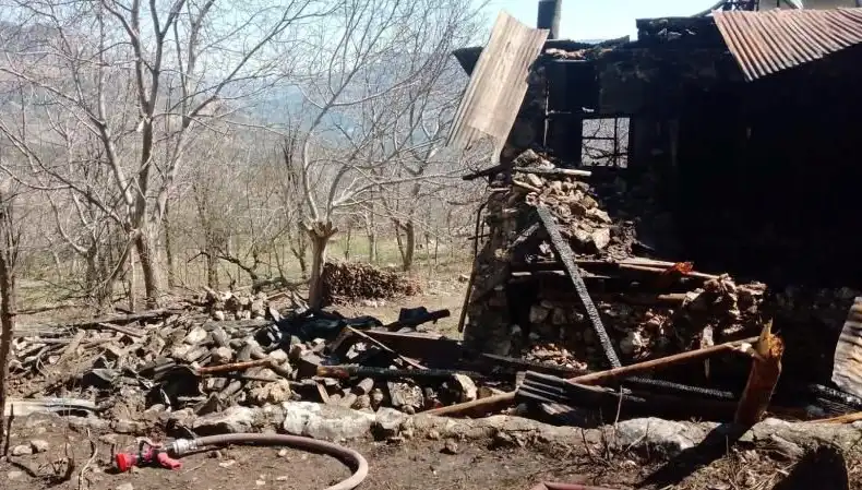 Karaman'da Müstakil Evde Çıkan Yangında Trajik Olay: Bir Ölü, Bir Yaralı