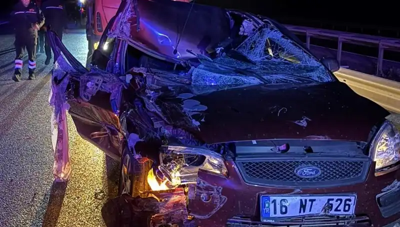 Afyonkarahisar'da Otomobil ile TIR Çarpıştı: Dört Kişi Yaralandı!