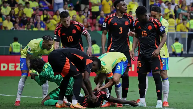 Galatasaraylı Futbolcu Davinson Sanchez'den Korku Dolu Anlar: Bilinç Kaybı mı Yaşadı?