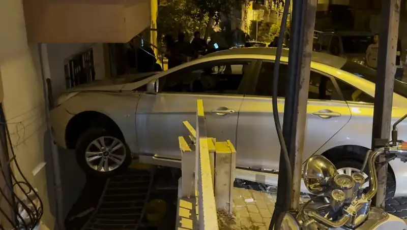 Fren Yerine Gaza Basarak Apartmana Çarpan Sürücü Olayı