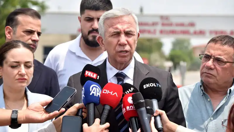 Mansur Yavaş, Muhittin Böcek'i Ziyaret Etti: İki Şehir Bir Araya Geldi