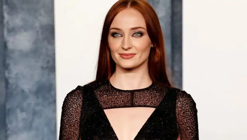 Sophie Turner'ı Öfkelendiren Yorumlar: Game of Thrones Yıldızı Tepkisini Gösterdi