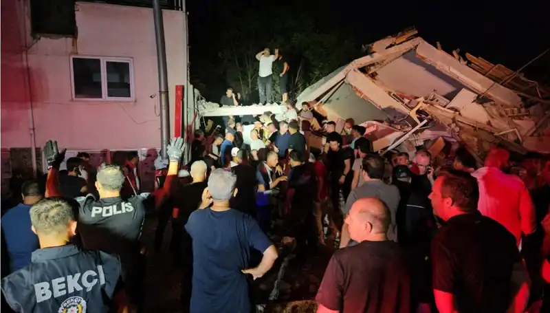 Balıkesir Sındırgı'da Meydana Gelen Depremde Can Kaybı ve Yaralılar Var