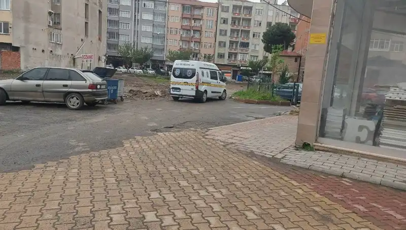 Dördüncü Kattan Düşen Kadın Ağır Yaralandı: Olayın Ayrıntıları