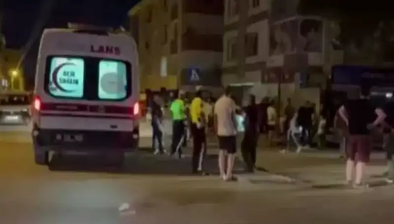 Alkolün Korkunç Sonucu: Sürücü, Yaya Tartışması Sonrası Kamyonetle Ezdiklerine Çarpıldı!