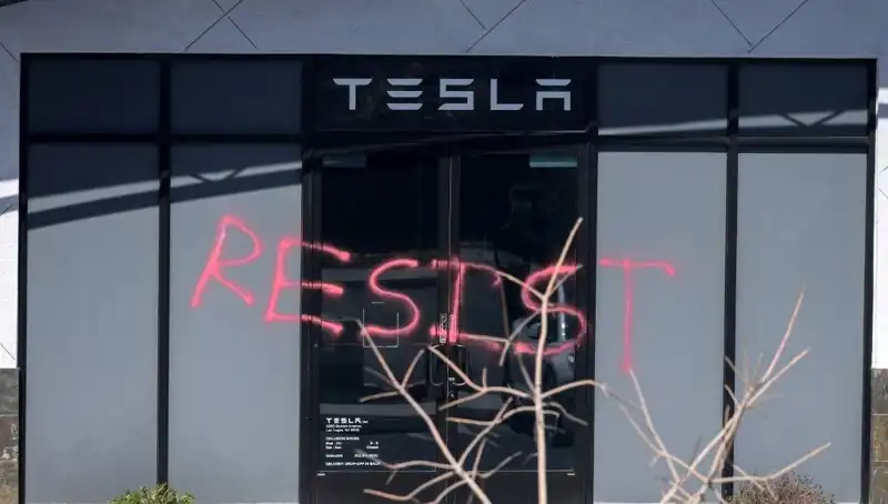 Tesla Saldırılarına Cevap: FBI'dan Özel Görev Gücü Kuruldu